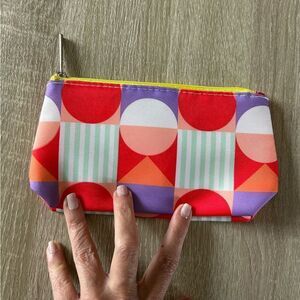 NWOT … CLINIQUE Geometric Cosmetic / Makeup Bag